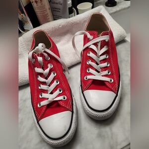 Converse Red
